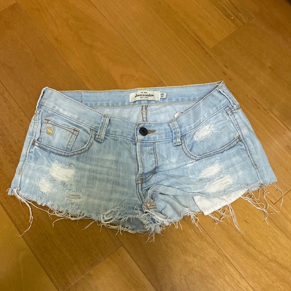 Kids size 14, fits like XS women Abercrombie Jean Tipped Shorts - Picture 1 of 4